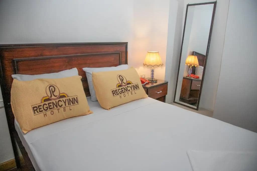 Regency Inn - photo 4