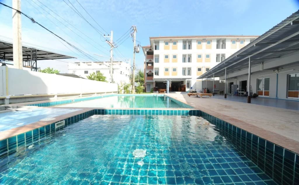 Pool Front Hostel - photo 12