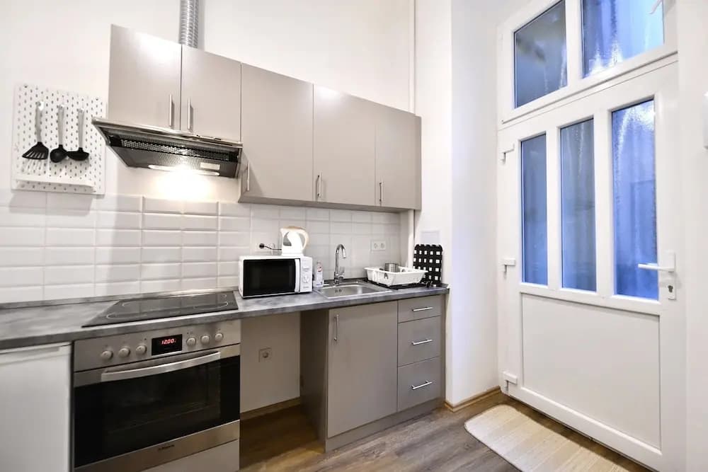 Cosy flat in Király str, King - photo 13