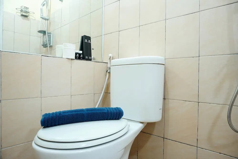 Furnished Studio with Comfortable Design Green Pramuka Apartment - photo 6