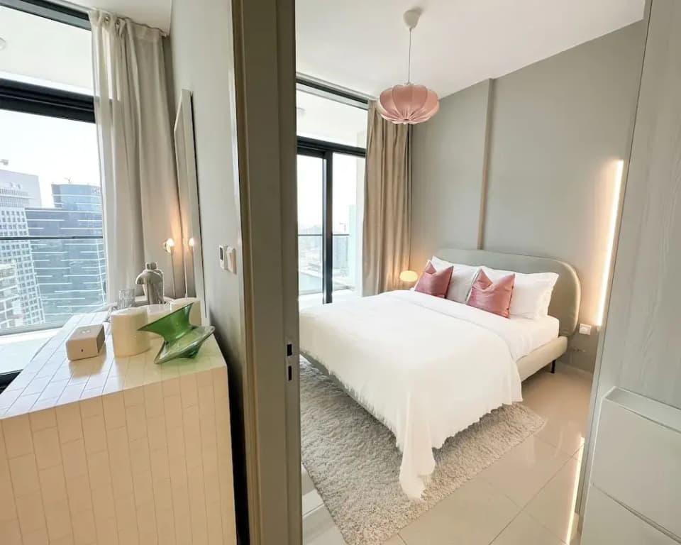 Burj Khalifa View with Designer Interior - photo 2