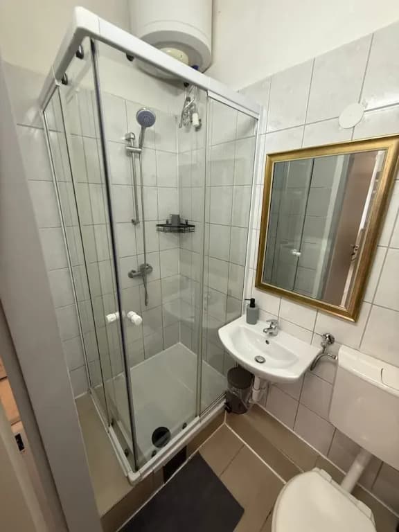 1BR Plus LR Apt Top Vienna Location - photo 6