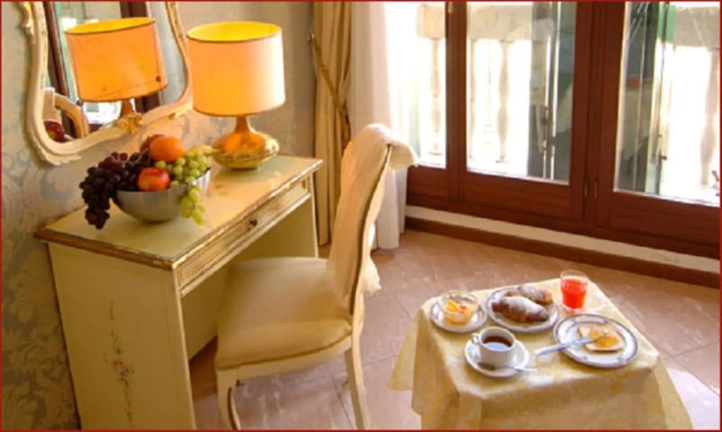 Hotel Canal - photo 11
