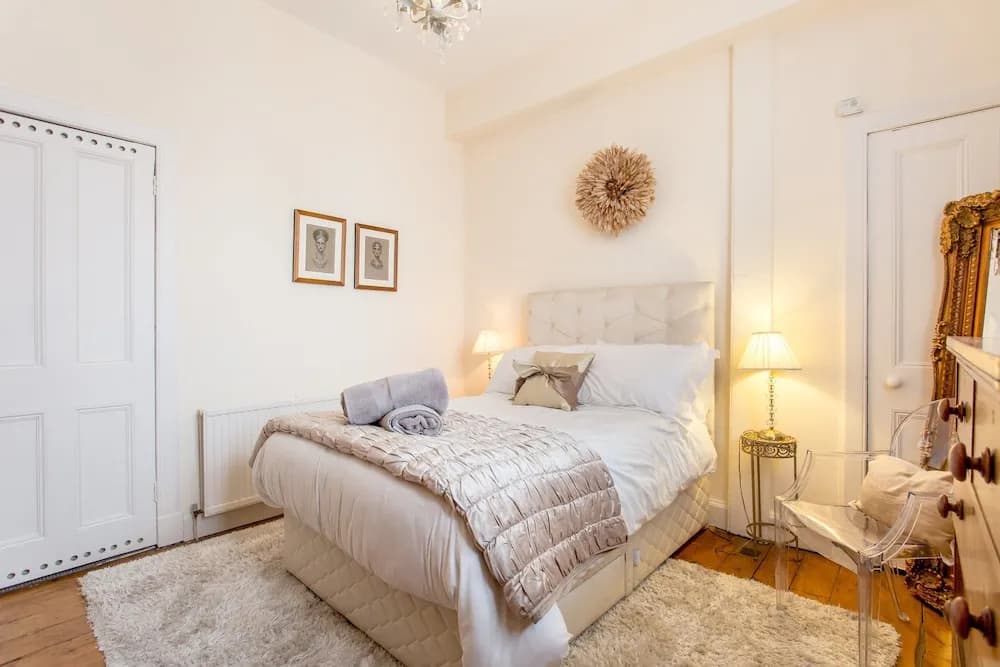 2 Bedroom Flat in Edinburgh - photo 4