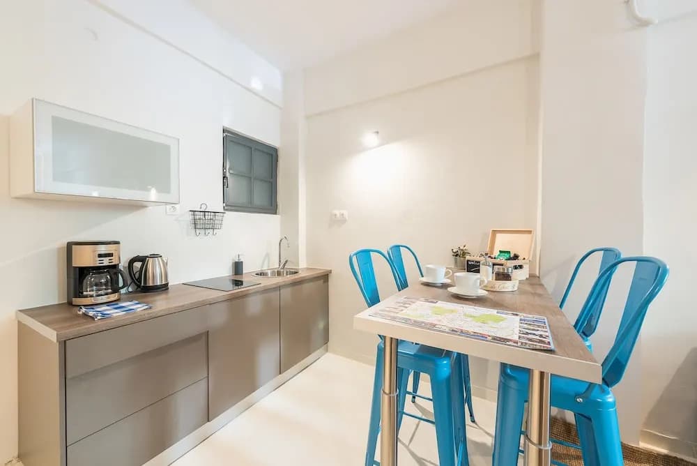 Stylish and Spacious Koukaki Apartment by Cloudkeys - photo 11