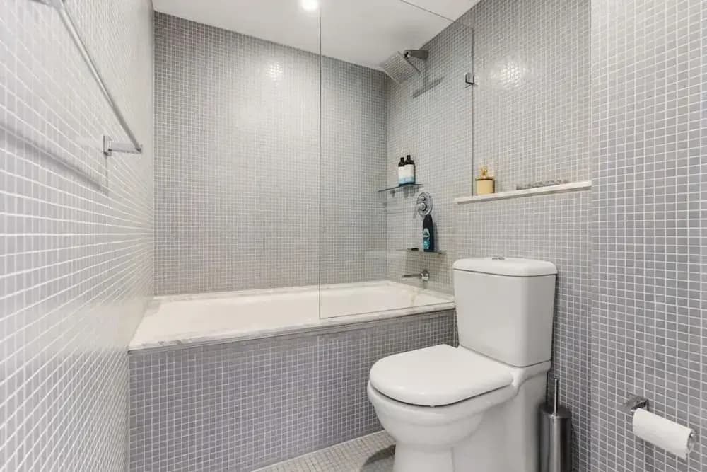 Poolside Apartment Opposite Redfern Park - photo 7