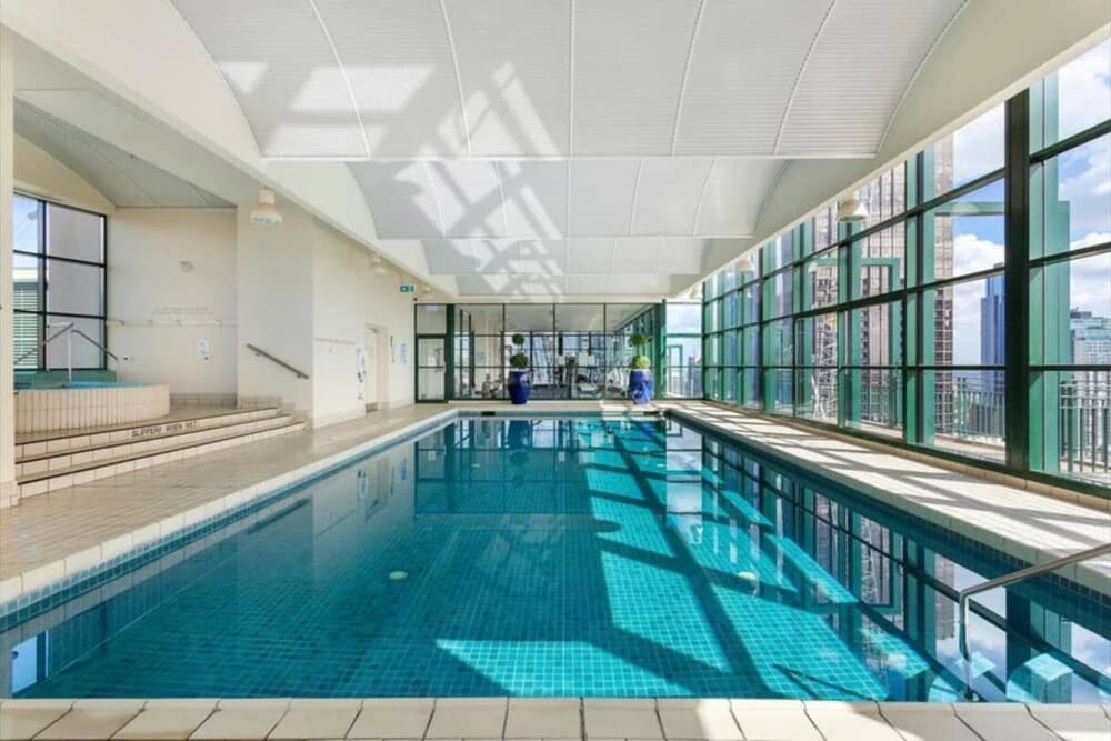 Spacious 3-bed Unit in Melbourne CBD w/ Pool & Gym - photo 9