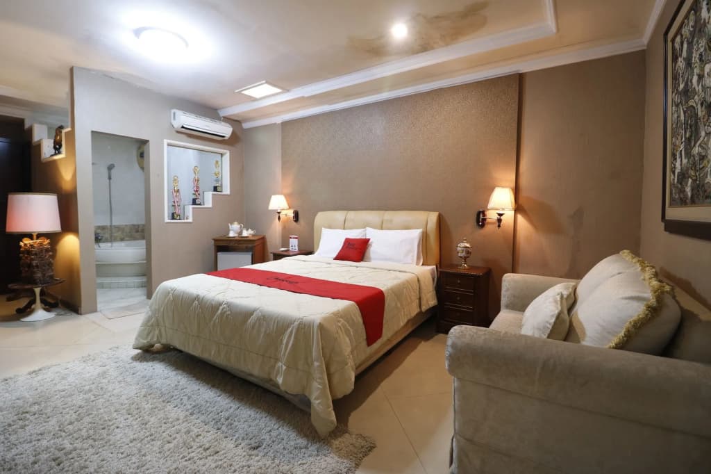 RedDoorz Plus @ Jalan Dharmawangsa - photo 10