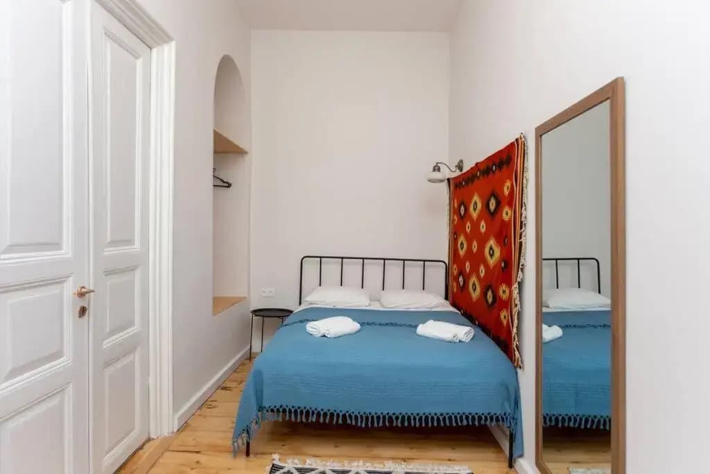 Charming 2BR Apt in Old Tbilisi - photo 2