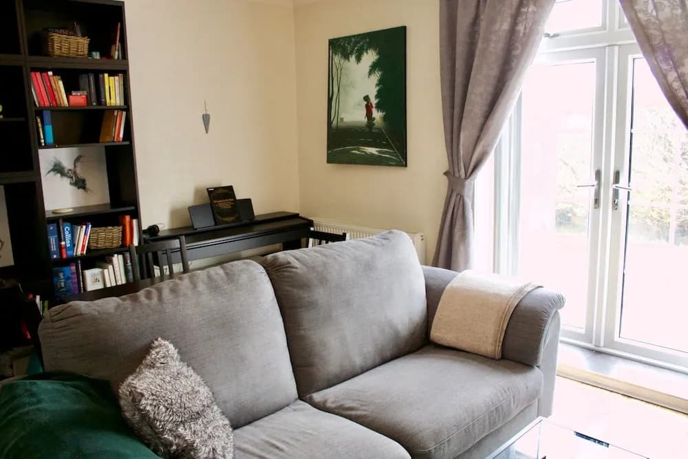 Ground Floor 2 Bedroom Flat - photo 1