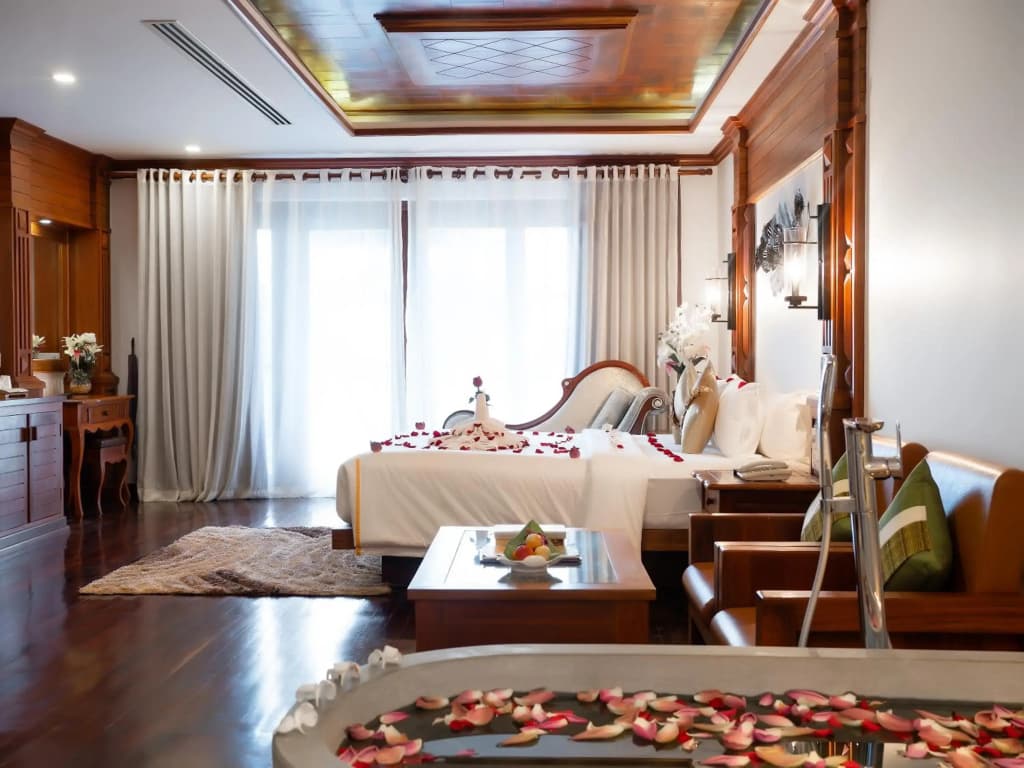 The Night Hotel - photo 3