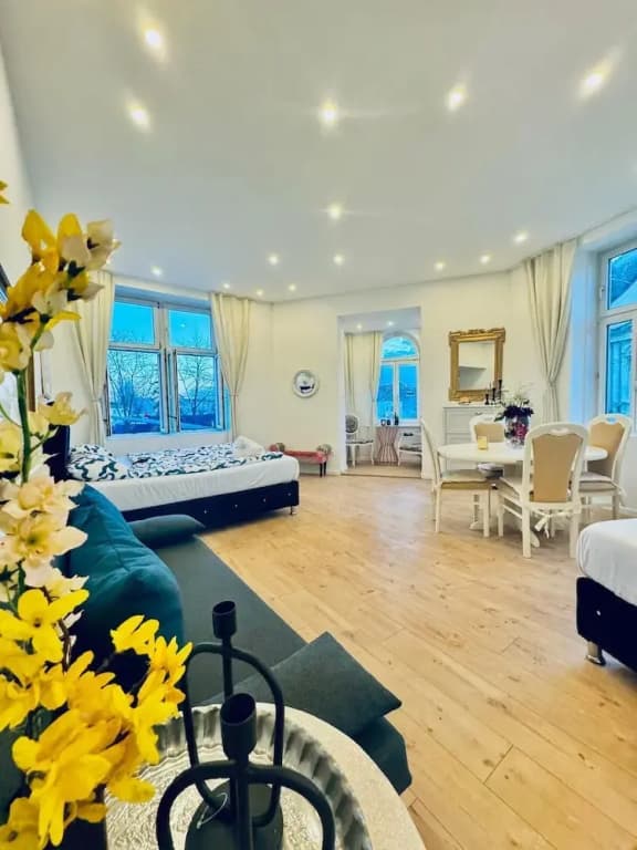 Spacious 3BR Near Kaufpark Alterlaa - photo 35