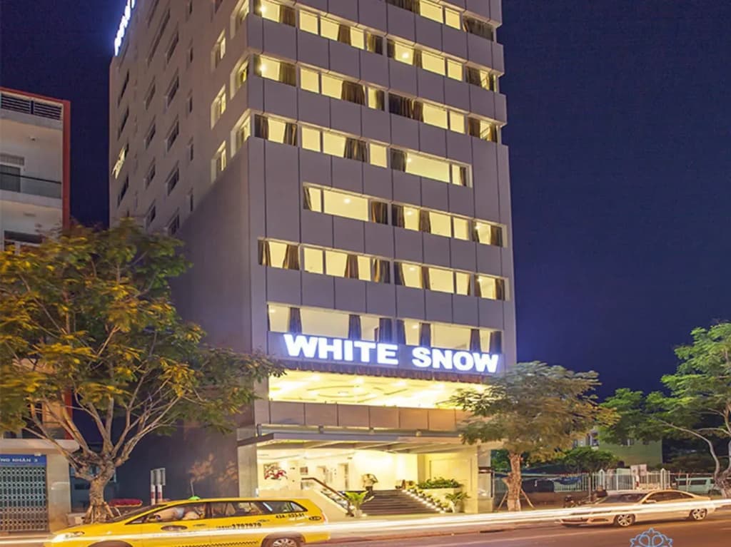 White Snow Hotel - photo 1