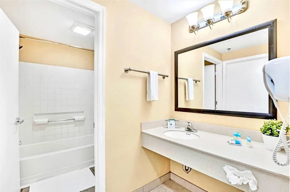1BR Two Queen Beds With Shared Pool - Near Disney - photo 9
