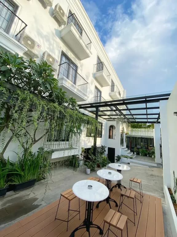 Loewy's Home Jakarta - photo 11