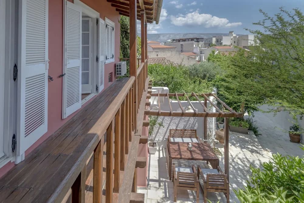 Traditional res next to Acropolis - photo 14
