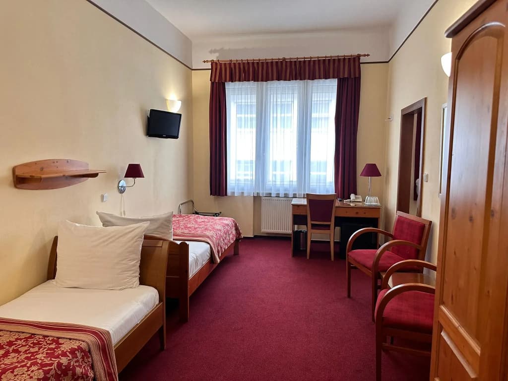 Cloister Inn - photo 3