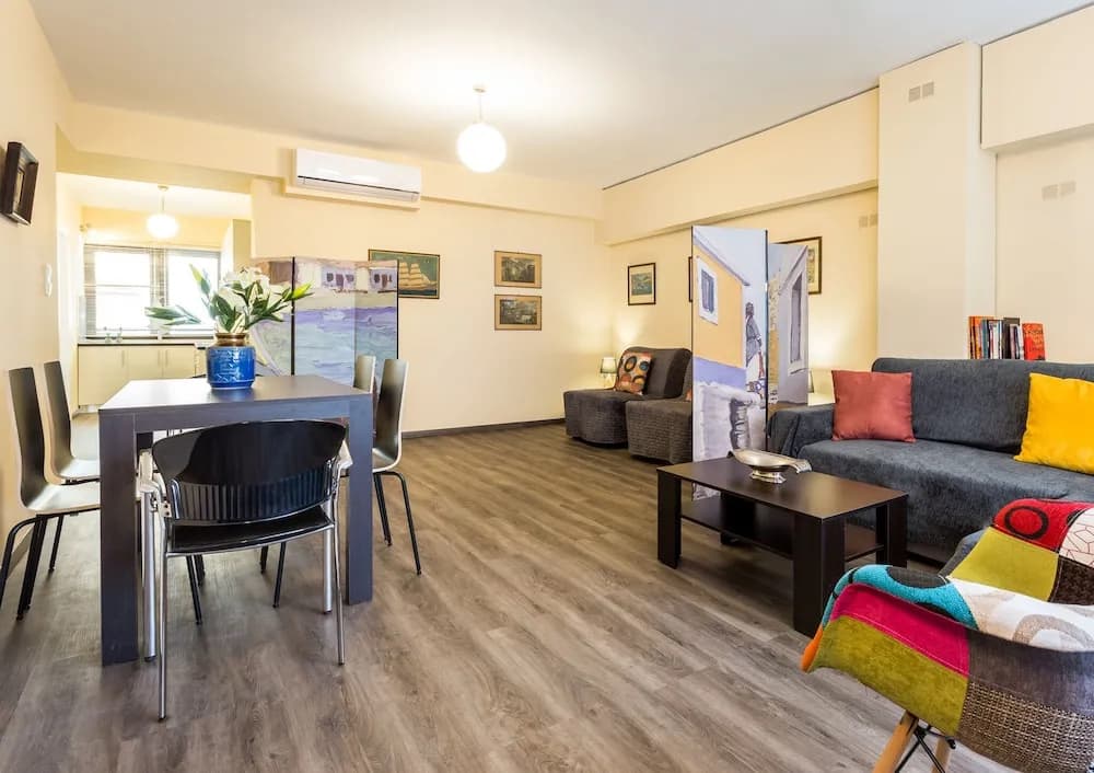 Exceptionally located apartment in Plaka - photo 1