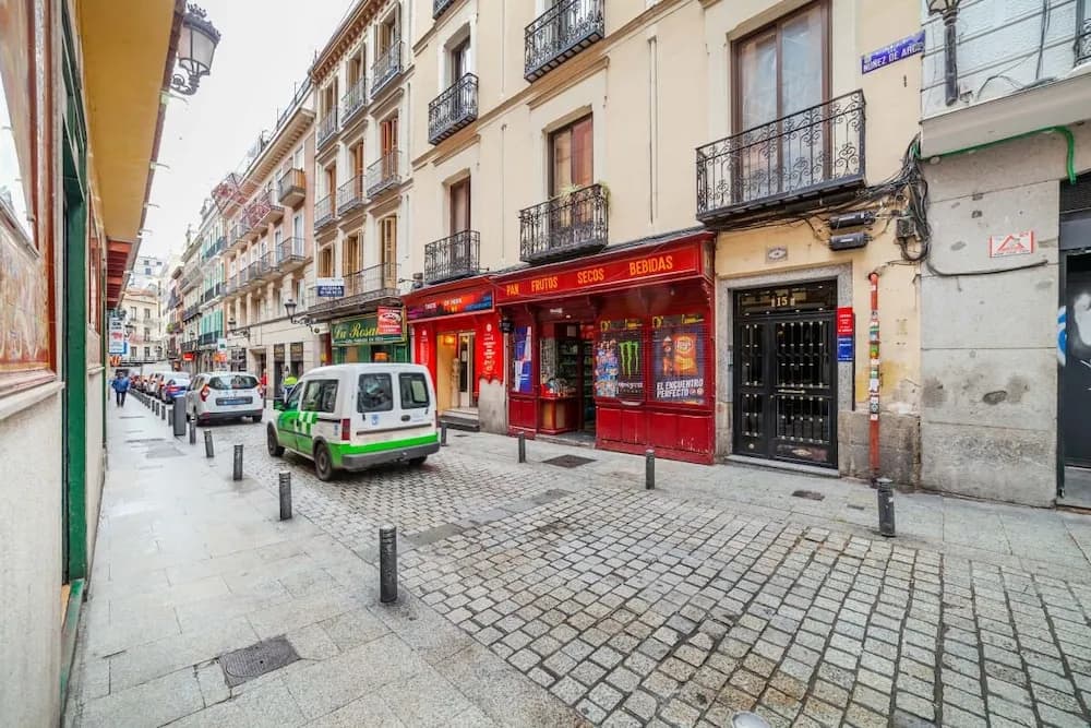 Bright & Spacious Three Bedroom Apartment in Centro - main photo