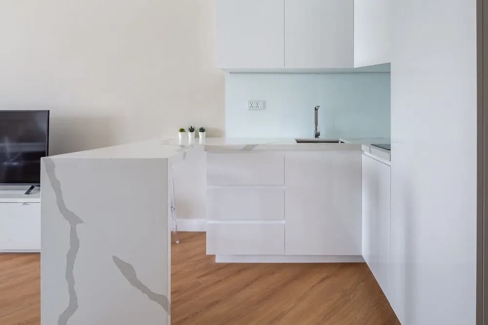 Upscale Studio Apartment in JLT - photo 13