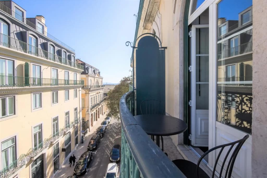 Nomad's Fine Arts in Chiado with Garage - photo 1