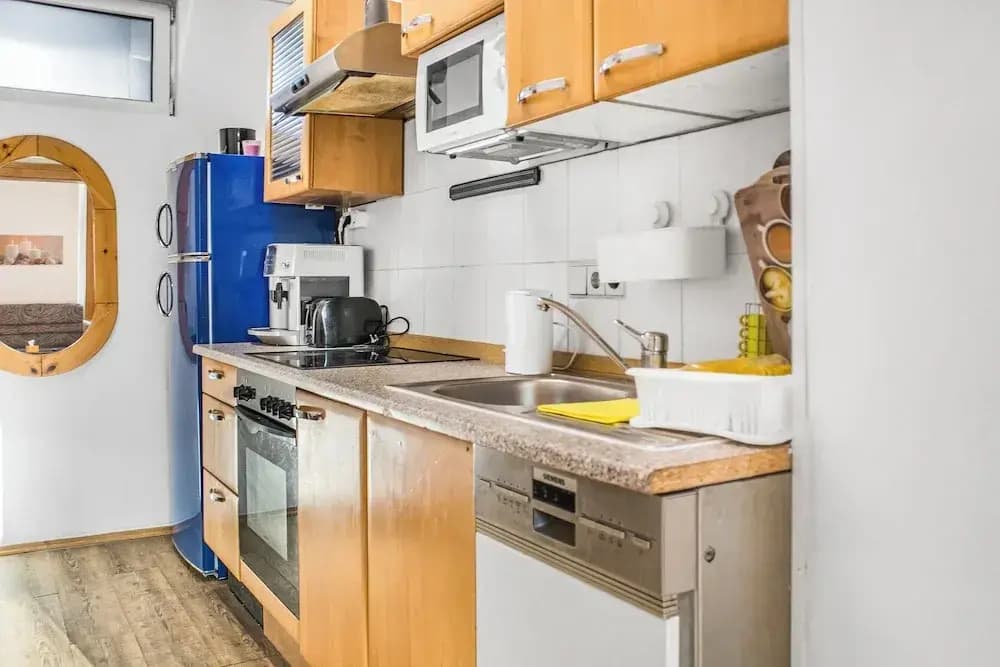 Cozy 2BR Apt Next to Millennium Tower - photo 12