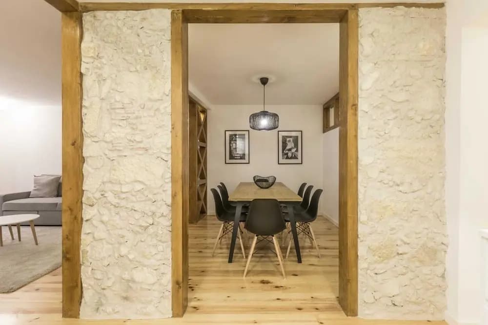 Amazing 3-bedroom Apartment in City Center - Fits 8 - photo 2