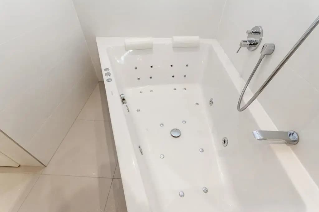 BpR Sophisticated Astoria Suite with Balcony - photo 2