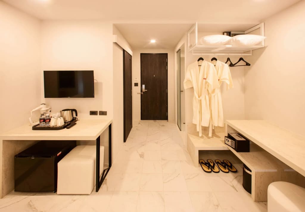 We Terminal Hotel - photo 6