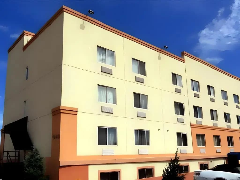 Sheridan Hotel - photo 17