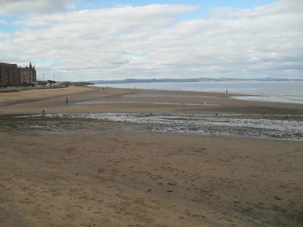 Edinburgh Beach View Apartment - photo 6