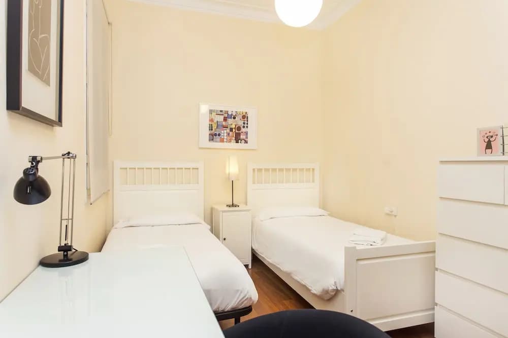 1402 - Elegant City Centre Apartment - photo 7