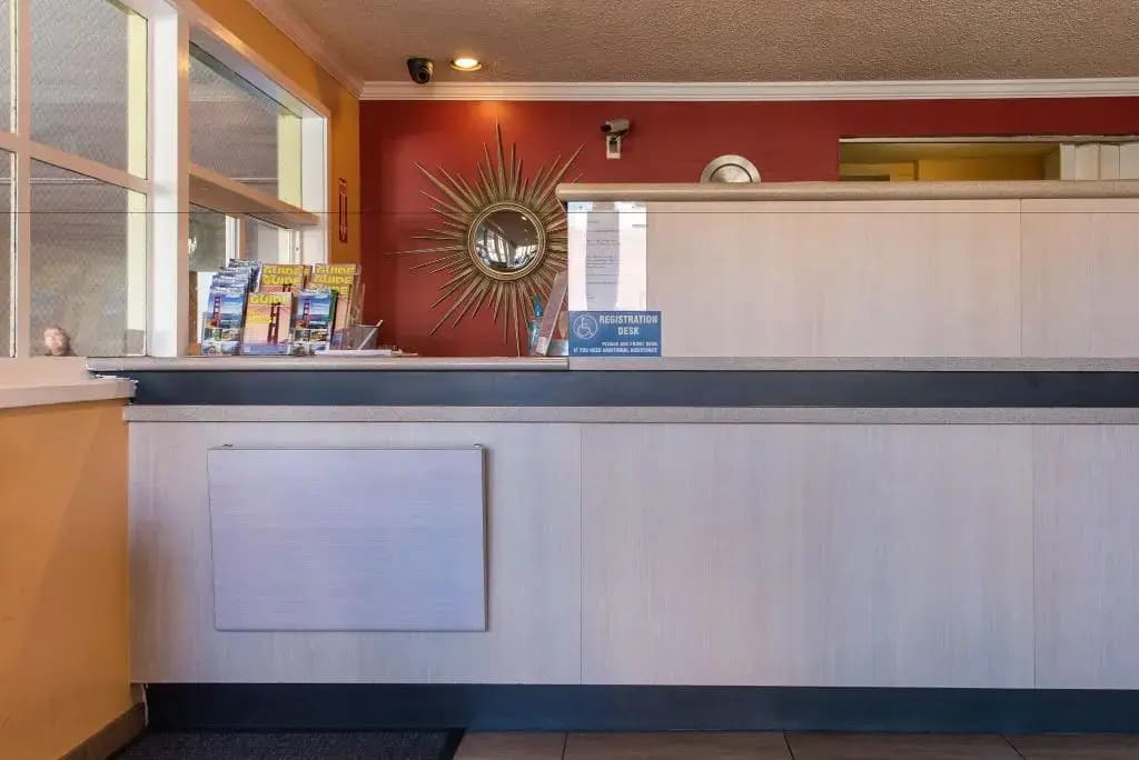 Civic Center Motor Inn - photo 2