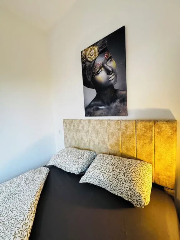 Spacious Budget Home Garden Stay - photo 22