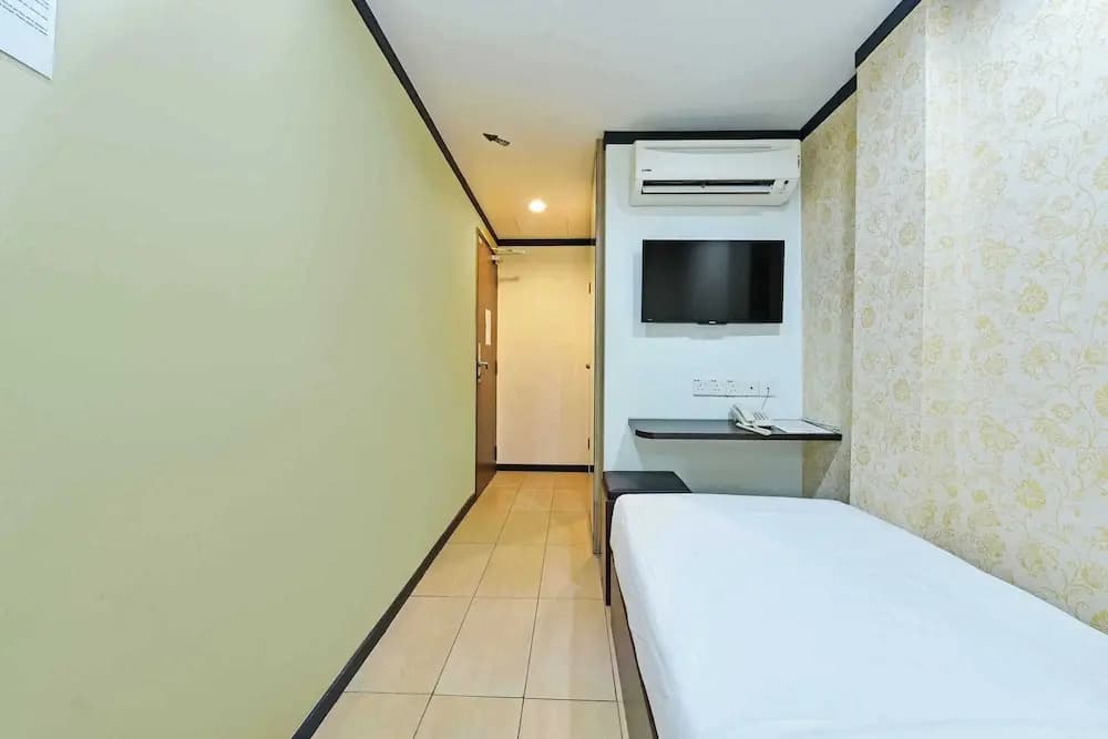 OYO 91009 One Enigma Hotel - photo 7
