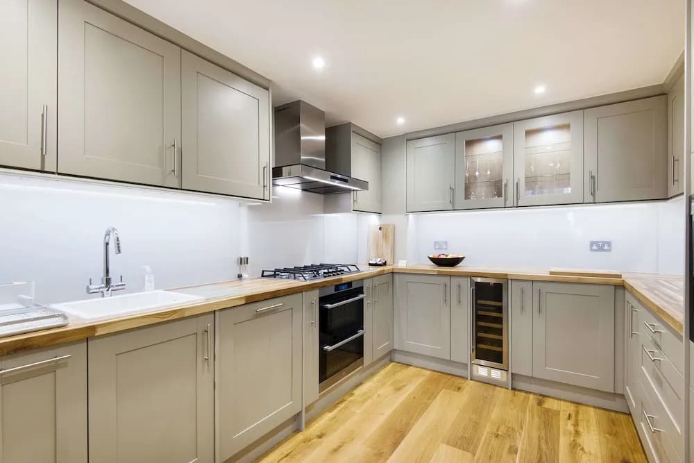 The Earl's Court Square Garden Apartment - ALBS - photo 25
