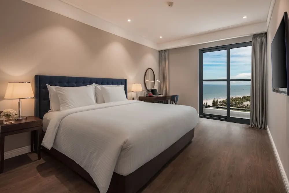 Brand New 2bdr Suite Rooftop Pool - photo 4