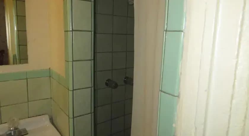 Ambassador Motel - photo 6
