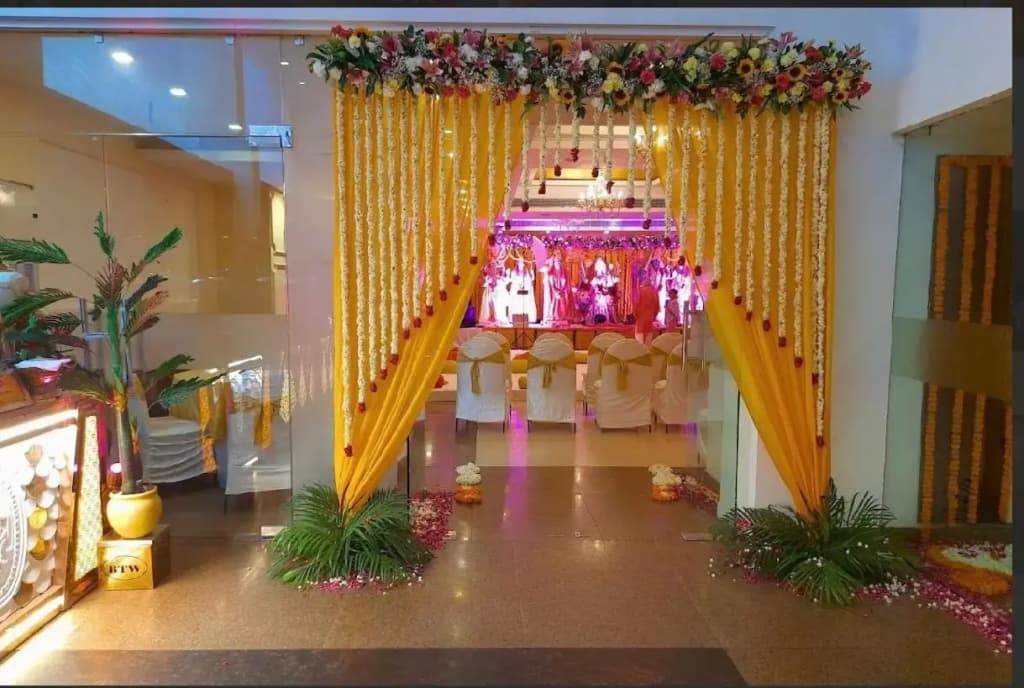Madhuban Hotel - photo 10