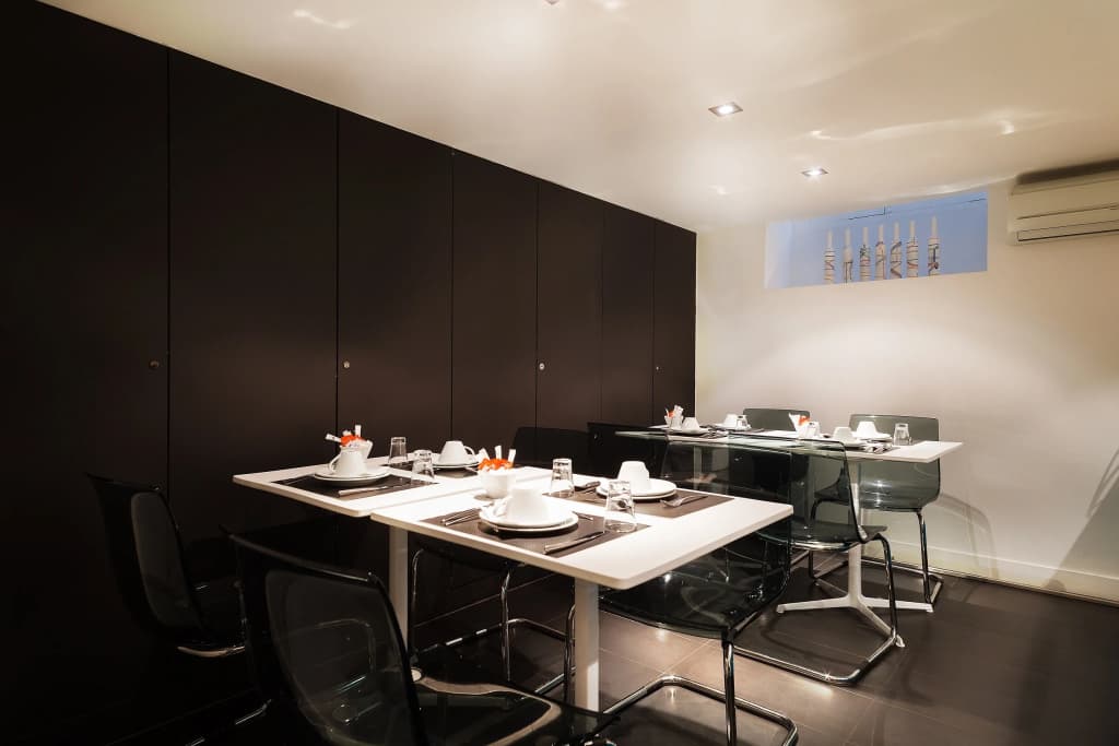 Hotel Arc de Triomphe Etoile - photo 20