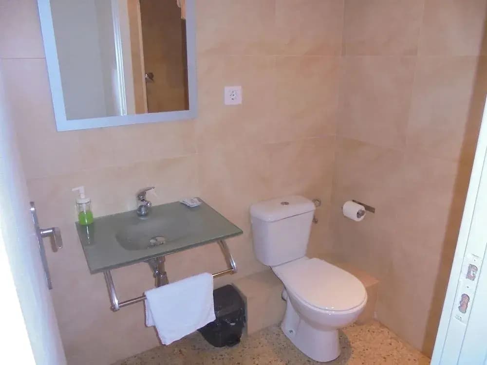 Hostal Easy Sants - photo 9