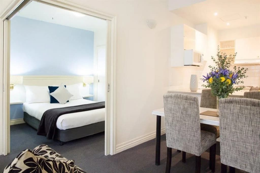 Collins Hotel - photo 4