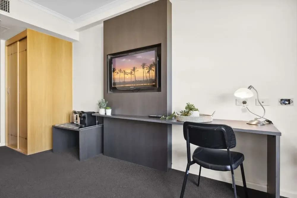 Bright Studio With Pool Access in Parramatta - photo 5