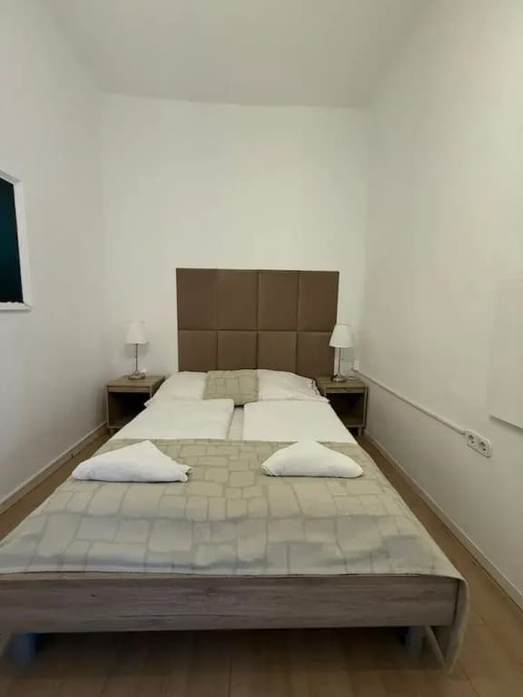 Affordable 2BR Apt Superb Location - photo 3