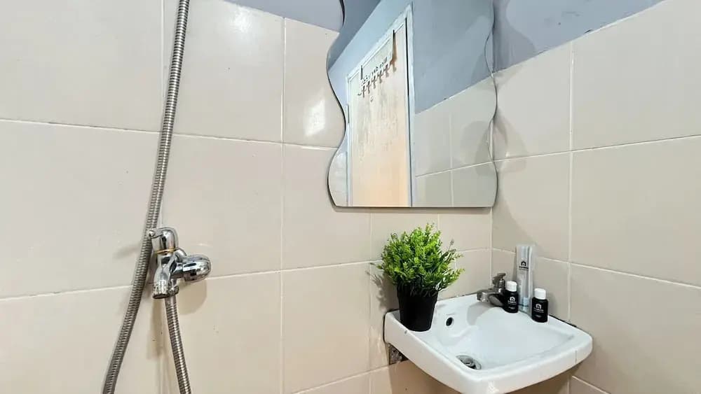 Basic Studio Room Apartment At Green Palm Residence - photo 8