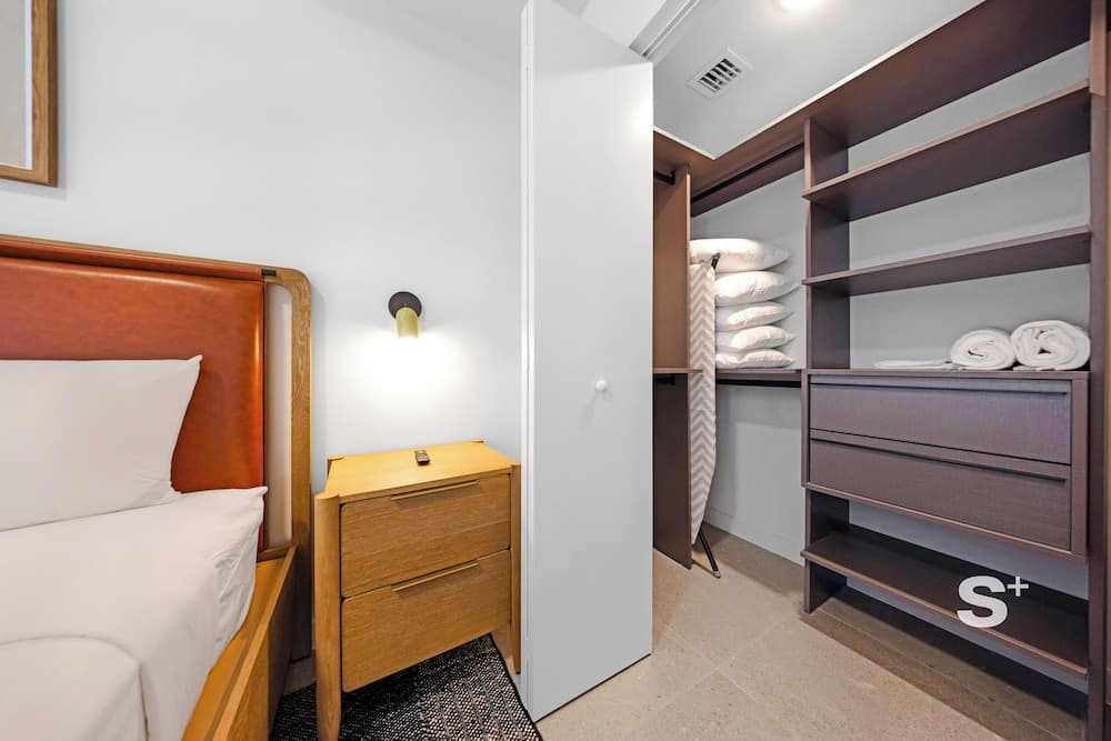 Modern Condo in DTW Miami - Gym & Pool - photo 3