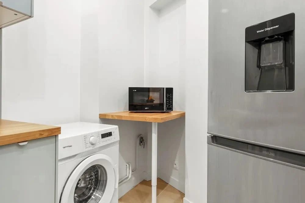Bright Parisian 1BR by Champs - photo 13