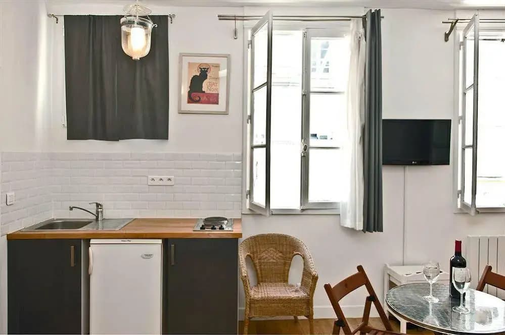 BP Apartments - Authentic Moulin Rouge - photo 3
