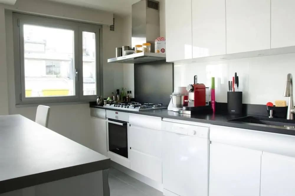 2 Bedroom Apartment With Balcony Near Eiffel Tower and Invalides - photo 11