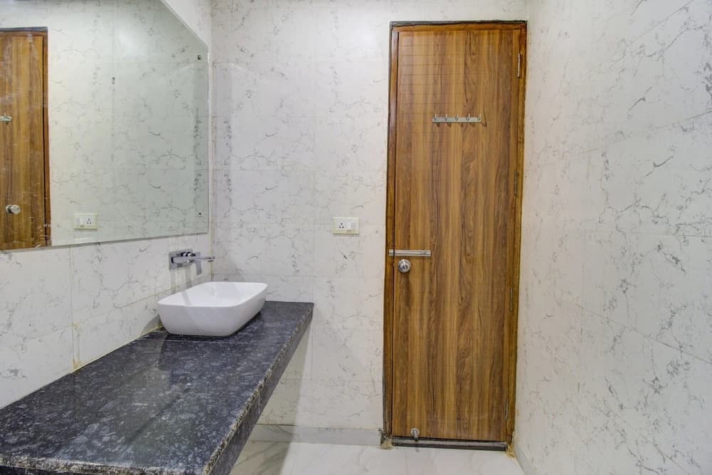 FabHotel Gross inn Suites - photo 10